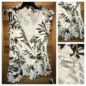 Shrug shoulder sleeveless resort-wear top